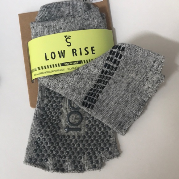 NWT ToeSox grip socks SZ Medium 2 pack - Picture 3 of 7